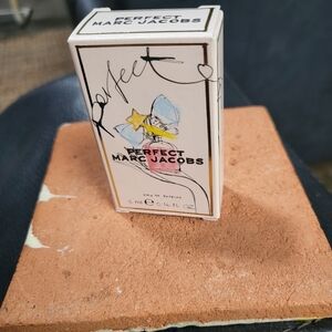 Marc Jacobs Perfect Eau de Parfum 5ml with Blue and Yellow Accents